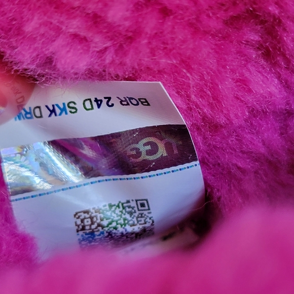 UGG Classic Short Iridescent Boot - Picture 8 of 9